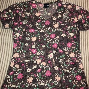 XS Zoe + Chloe cheetah print scrub top